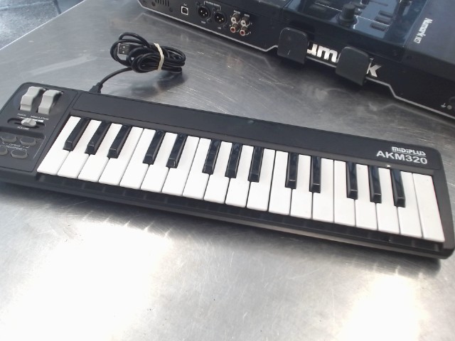 Clavier midi akm320