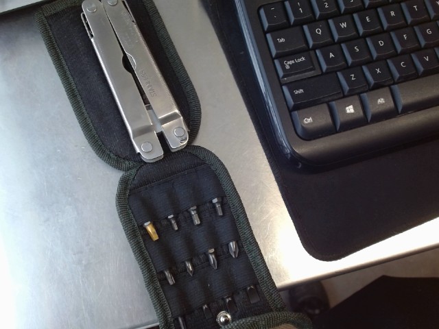 Set d'embouts+outil multiusage+pochette