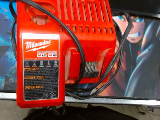 Milwaukee chargeur