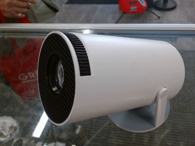 Projector + man + fil