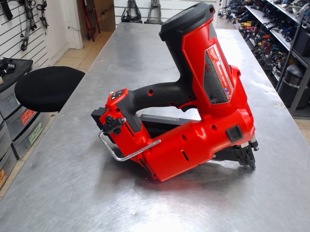 Cloueuse m18 milwaukee no batt neuve