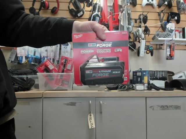 M18 forge 8ah new        ds pack