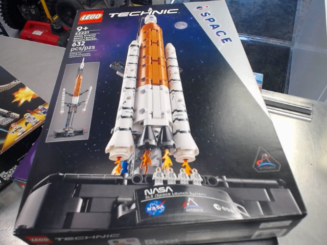 Lego nasa artemis space launch system