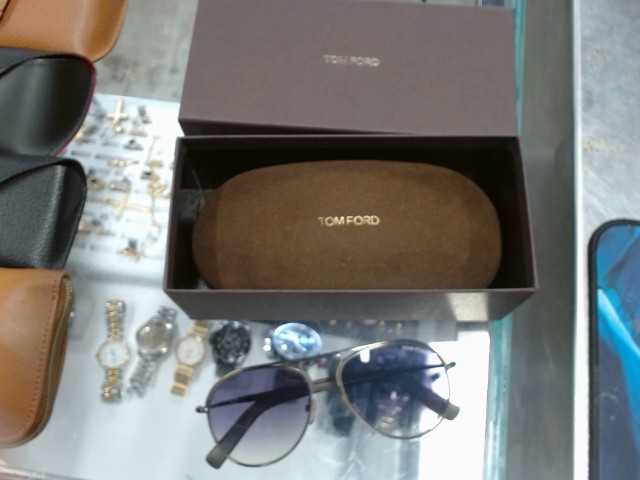 Lunette de solei tom ford style aviator