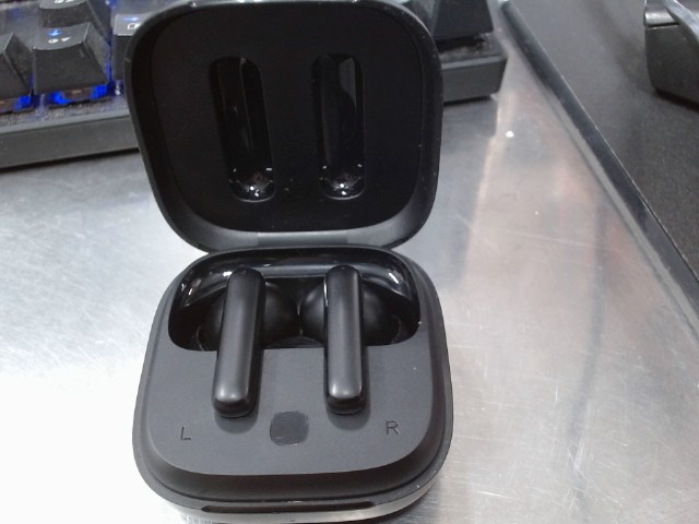 True wireless earbuds