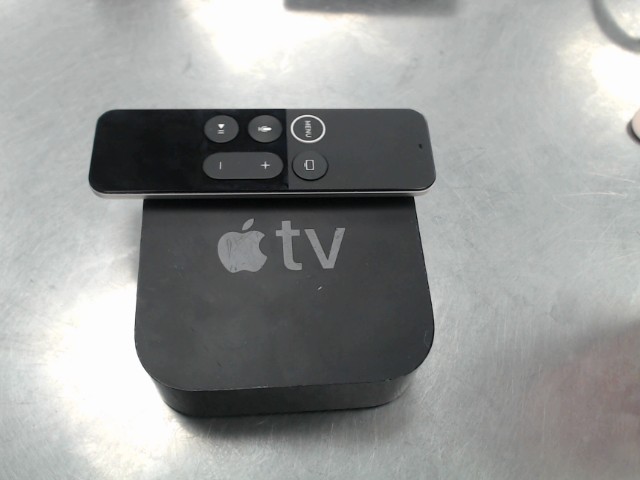 Apple tv 4th gen+manette+cable
