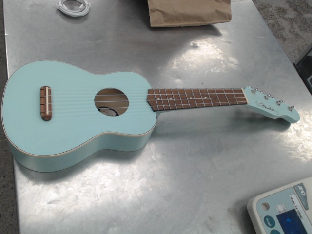Fender venice soprano ukulele pink
