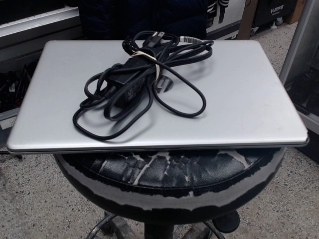 Hp laptop gris i7 avec cable