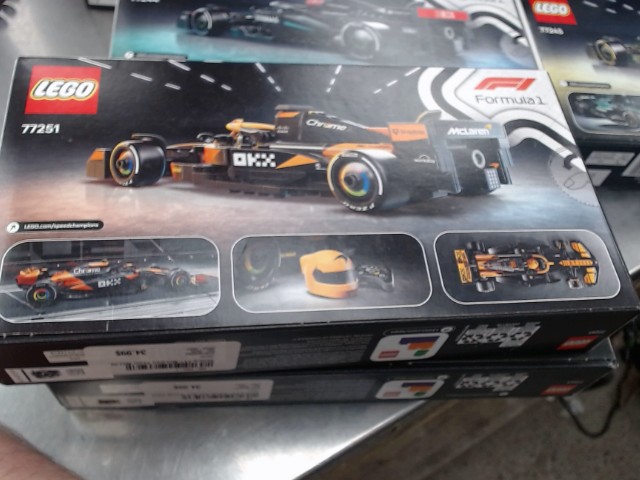 Lego f1 mlaren team mcl38
