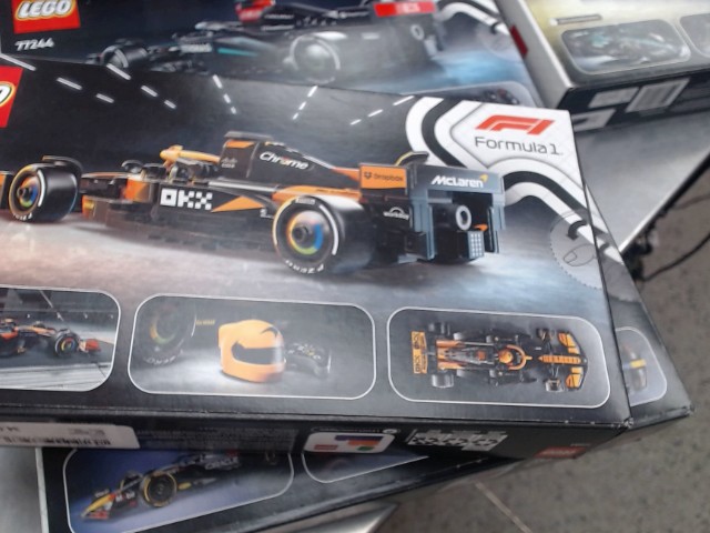 Lego f1 mlaren team mcl38