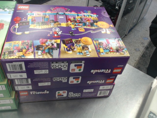 Lego friends heartlake city candy store