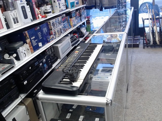 Clavier piano yamaha avec cables