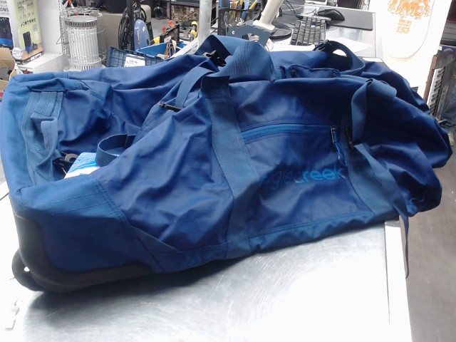 Rolling duffel bag 110l