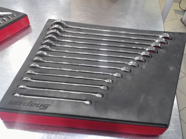 Cl�s 1/4 a 15/16 13pcs sae