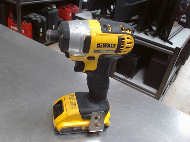 Impact drill dewalt av batterie