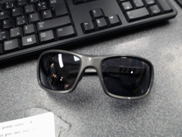 Lunette soleil epaisses grises