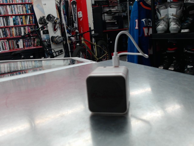 Haut parleur blutooth cube budweiser