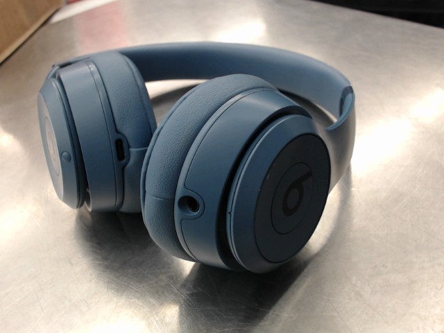 Beats solo 4 light blue