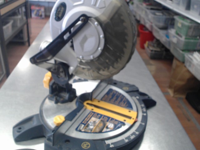 Scie a onglets 8 1/4 pouces