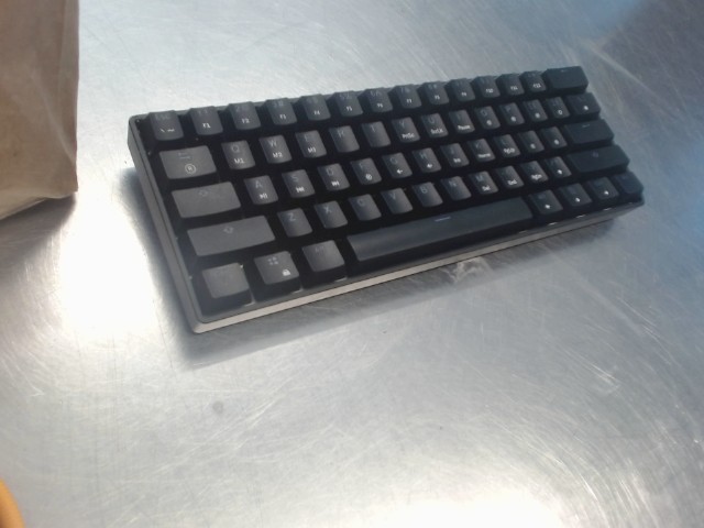 Keyoard hk + chargeur et fils