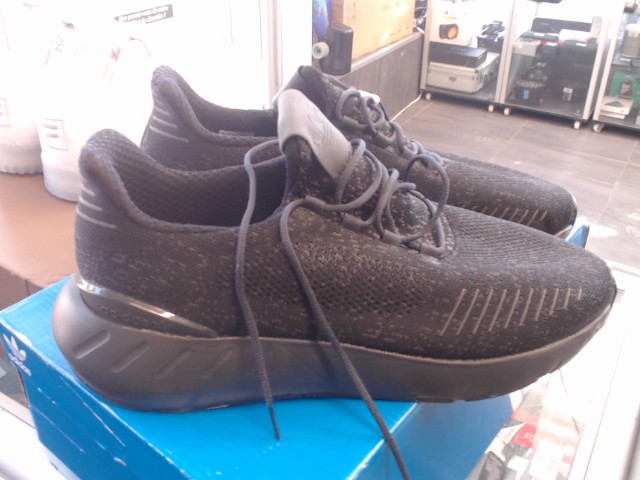 Soulier addidas noir