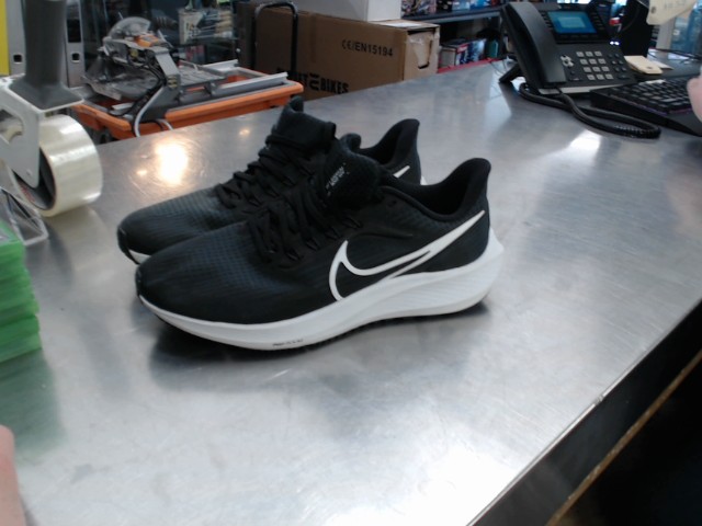 Paire de soulier sport size 10