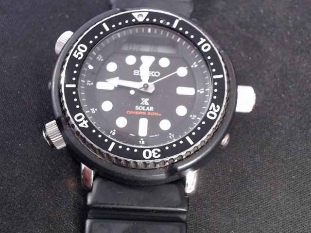 Montre seiko noir solar divers 200m