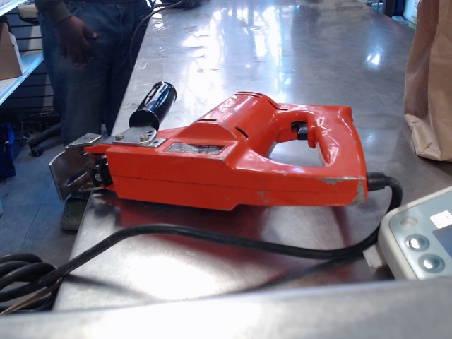 Scie sauteuse � fil