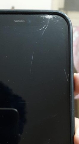 Apple iphone 12 cracked screen