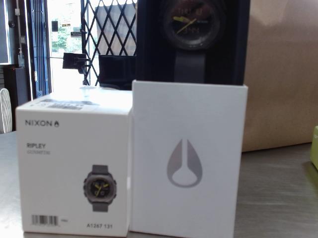 Montre neuve nixon+bo+manuel