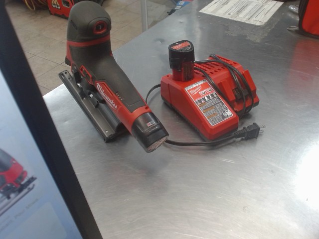 Scie sauteuse m12 + 2 batt + charg