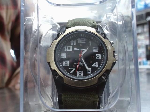 Montre bracelet vert fond noir