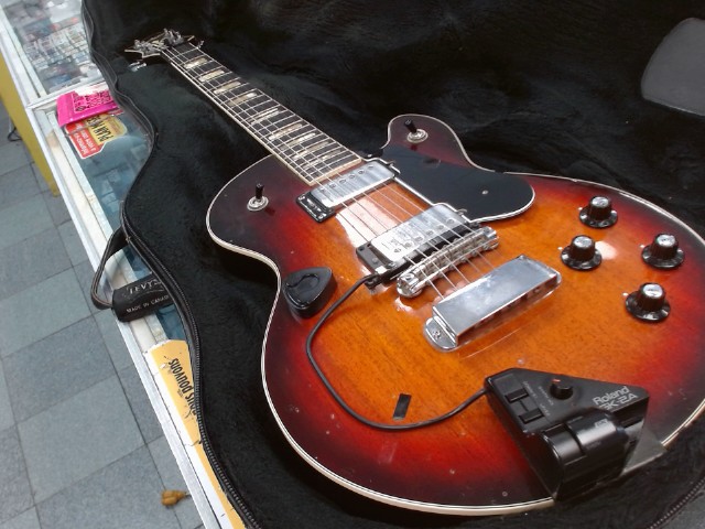 Guitare electrique + pickup roland