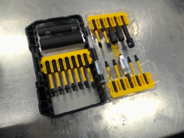 Jeux de douilles dewalty