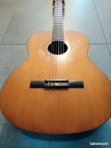 Guitare classique fait au japon