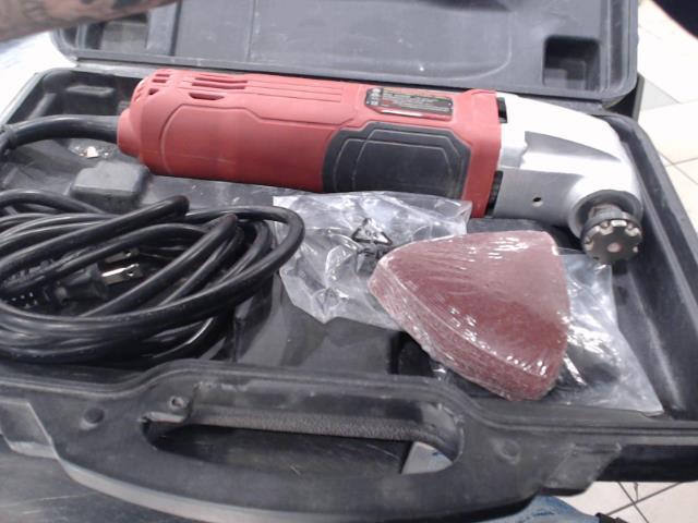 Outil a couper du jips ou sabler