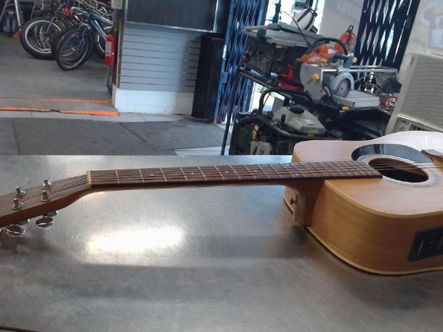 Guitare norman electro-acoustique
