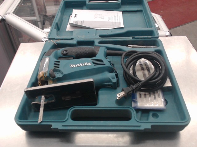 Scie sauteuse makita avec case