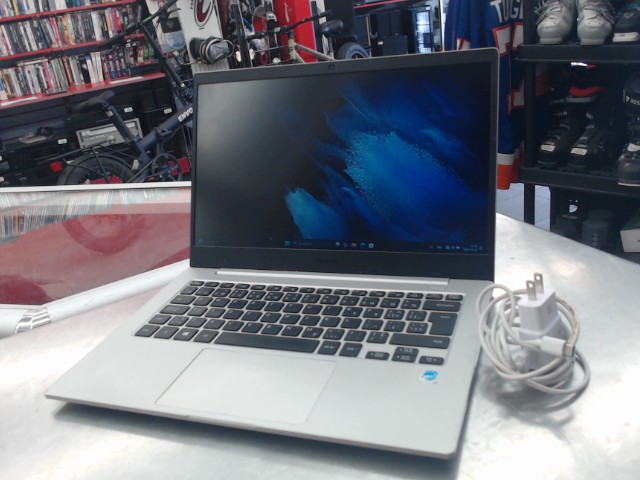 Galaxy snapdragon 124go/mem 4g/ram