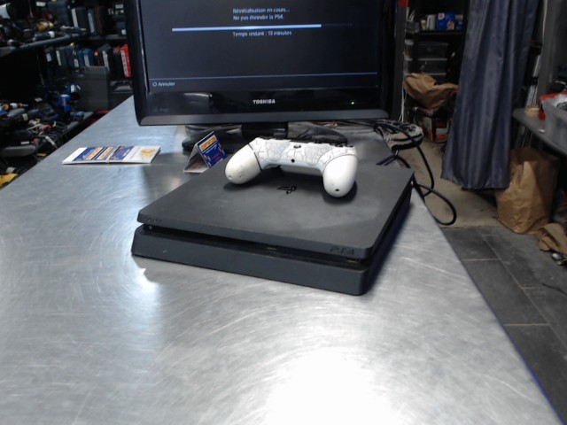 Ps4 slim avec cable de courant