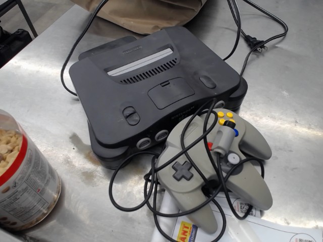 Console nintendo 64 avec une manette