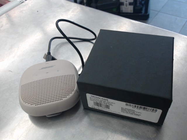 Haut parleur portatif white smoke