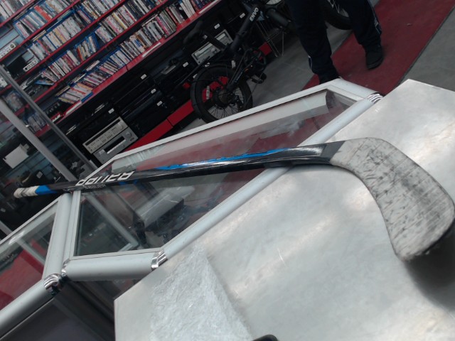 Baton d'hockeynexus p28 77l5 gaucher