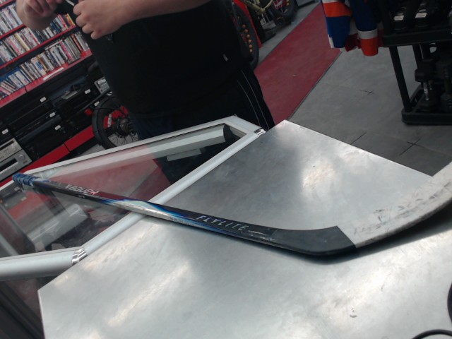 Baton de hockey bauer flylite p28