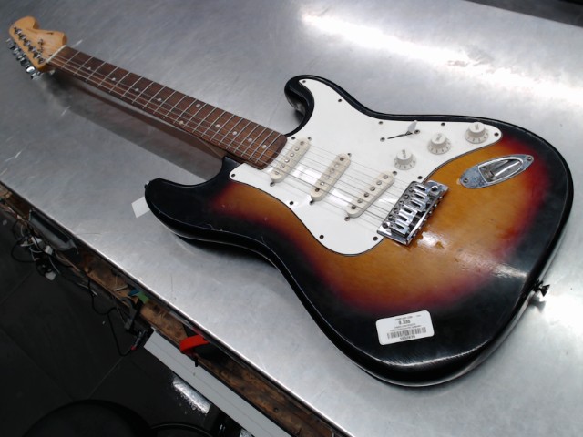 Fake fender stratocaser