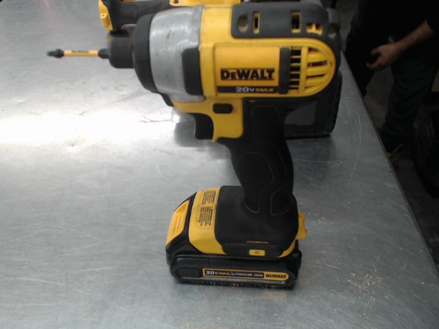 Impact driver dewalt avec batterie