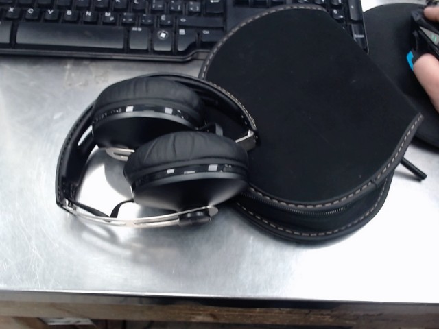 Ecouteurs bluetooth avec case