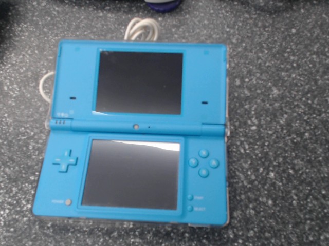 Nintendo dsi avec chargeur auto
