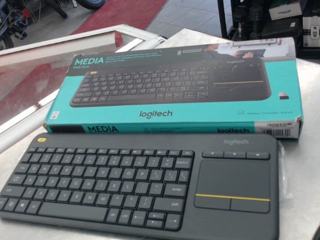 Clavier avec dongle logitech en boite