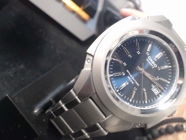 Montre casio quartz dial bleu